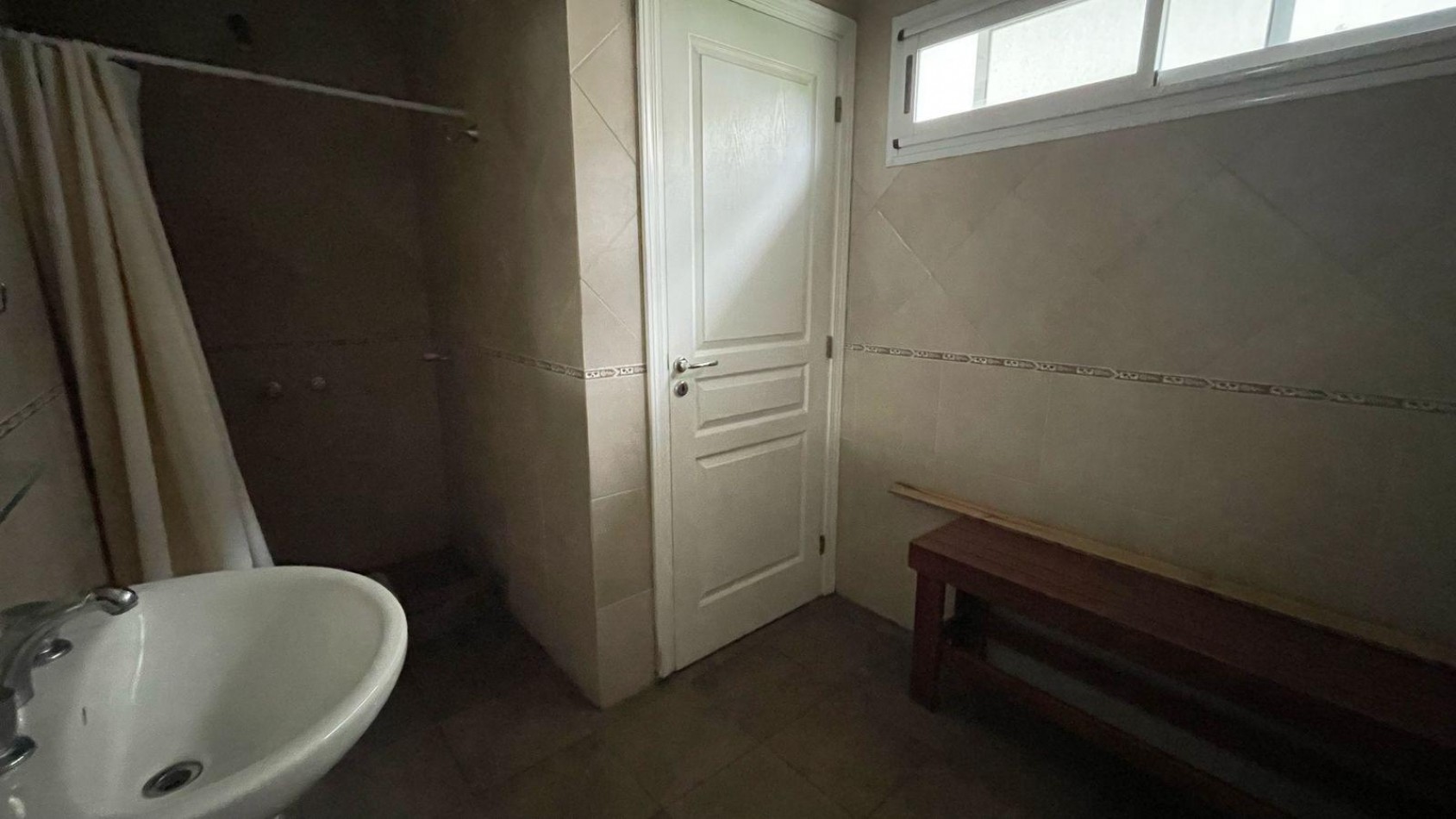 CASA EN VENTA - PINAMAR NORTE - A METROS DEL INGRESO A LA FRONTERA