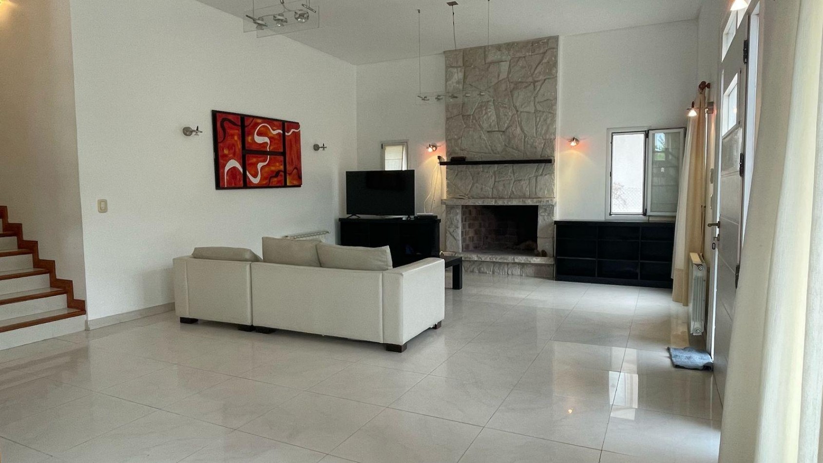 CASA EN VENTA - PINAMAR NORTE - A METROS DEL INGRESO A LA FRONTERA