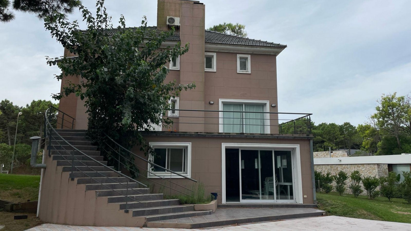 CASA EN VENTA - PINAMAR NORTE - A METROS DEL INGRESO A LA FRONTERA