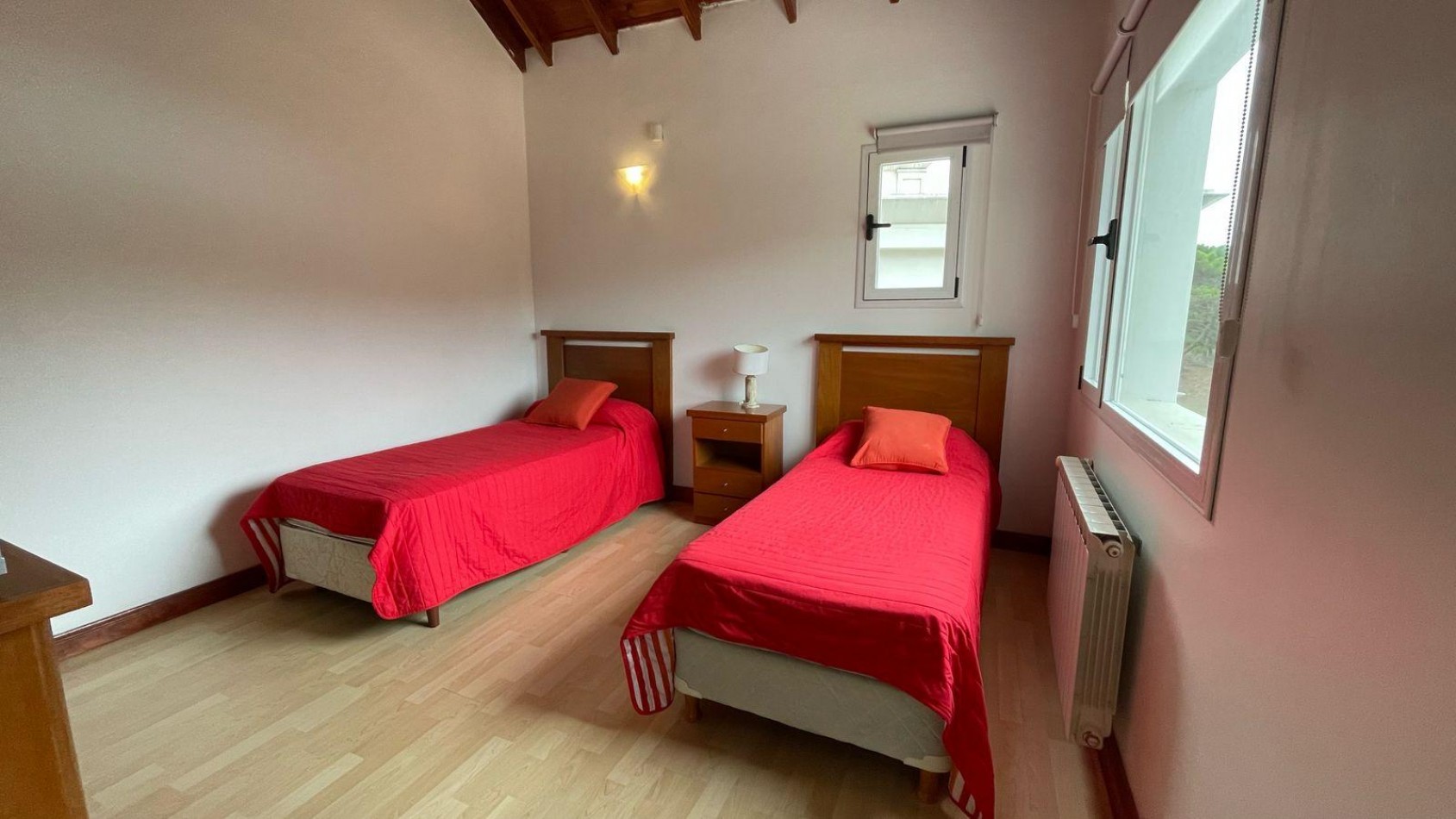 CASA EN VENTA - PINAMAR NORTE - A METROS DEL INGRESO A LA FRONTERA