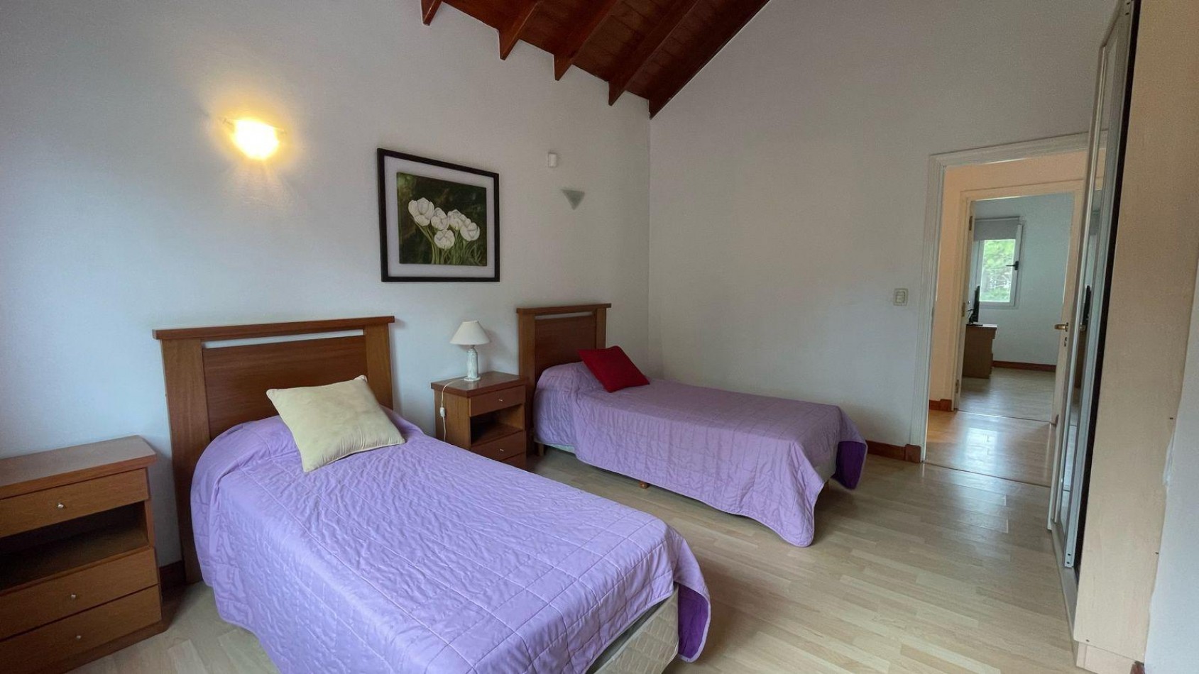 CASA EN VENTA - PINAMAR NORTE - A METROS DEL INGRESO A LA FRONTERA