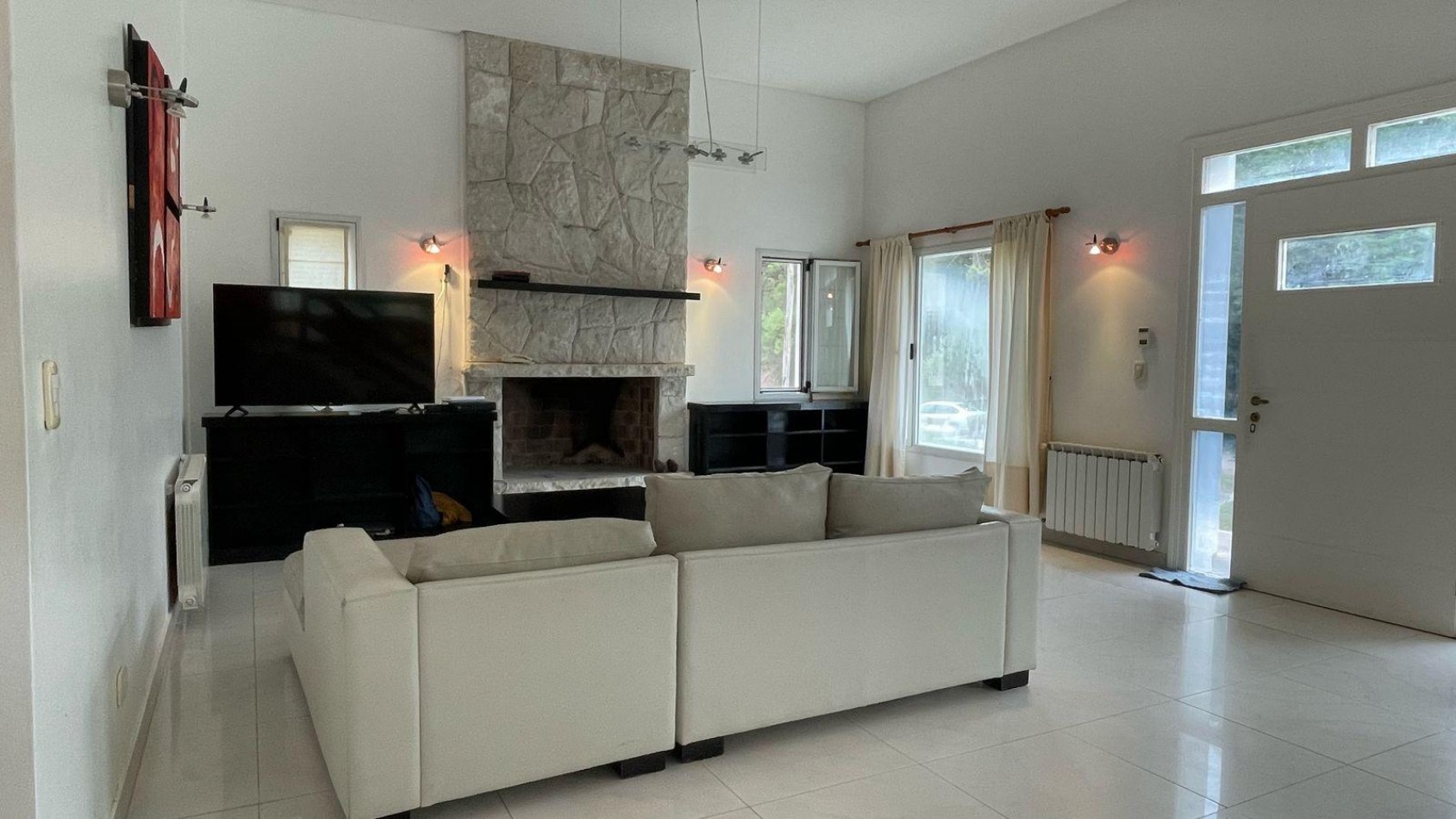 CASA EN VENTA - PINAMAR NORTE - A METROS DEL INGRESO A LA FRONTERA