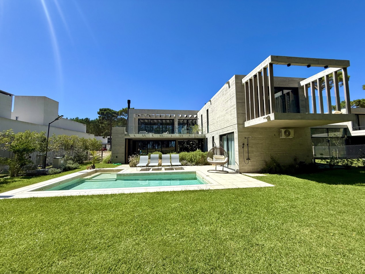 EXCLUSIVA CASA 4 AMBIENTES - BARRIO PIONEROS - PINAMAR 