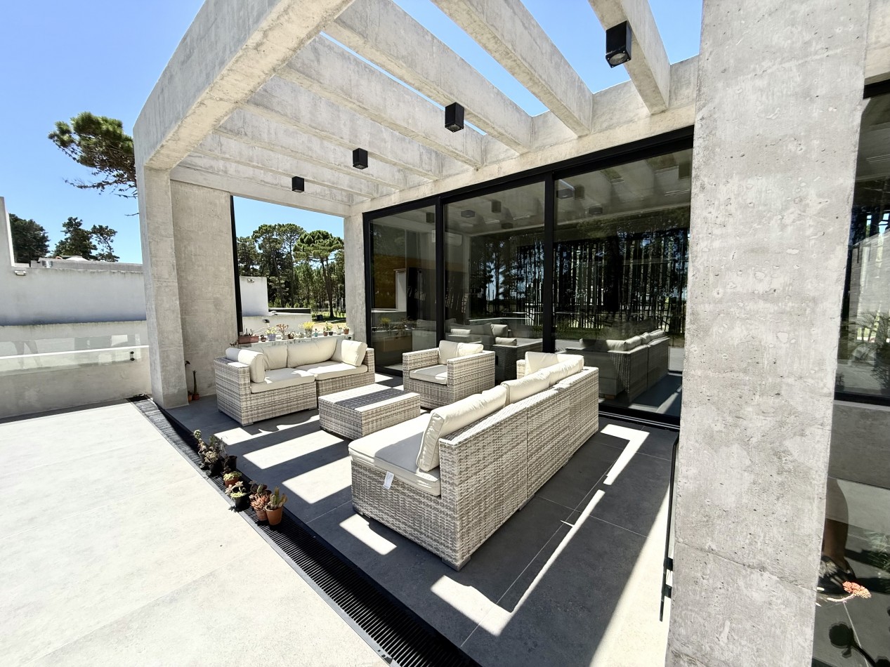 EXCLUSIVA CASA 4 AMBIENTES - BARRIO PIONEROS - PINAMAR 