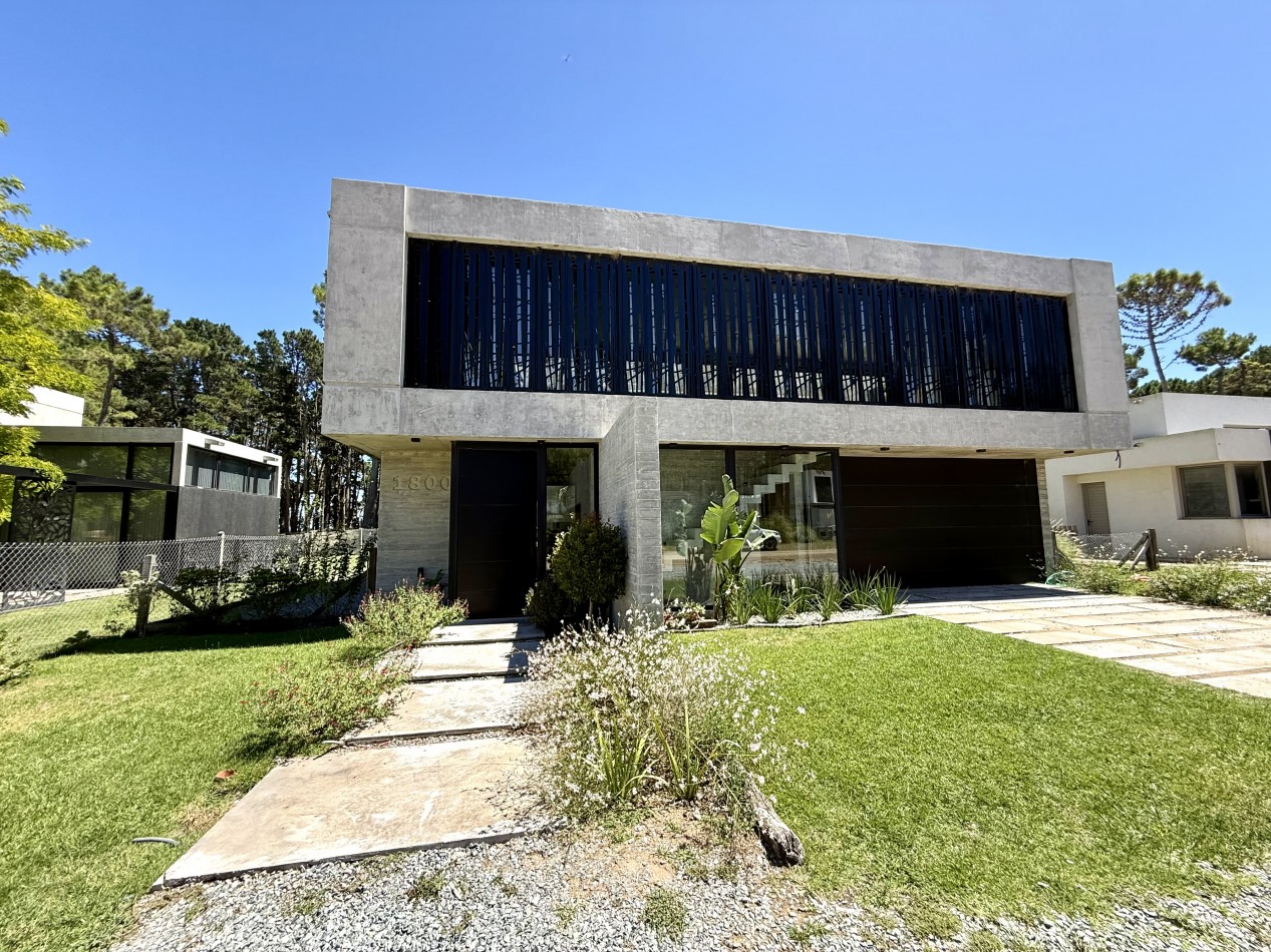 EXCLUSIVA CASA 4 AMBIENTES - BARRIO PIONEROS - PINAMAR 