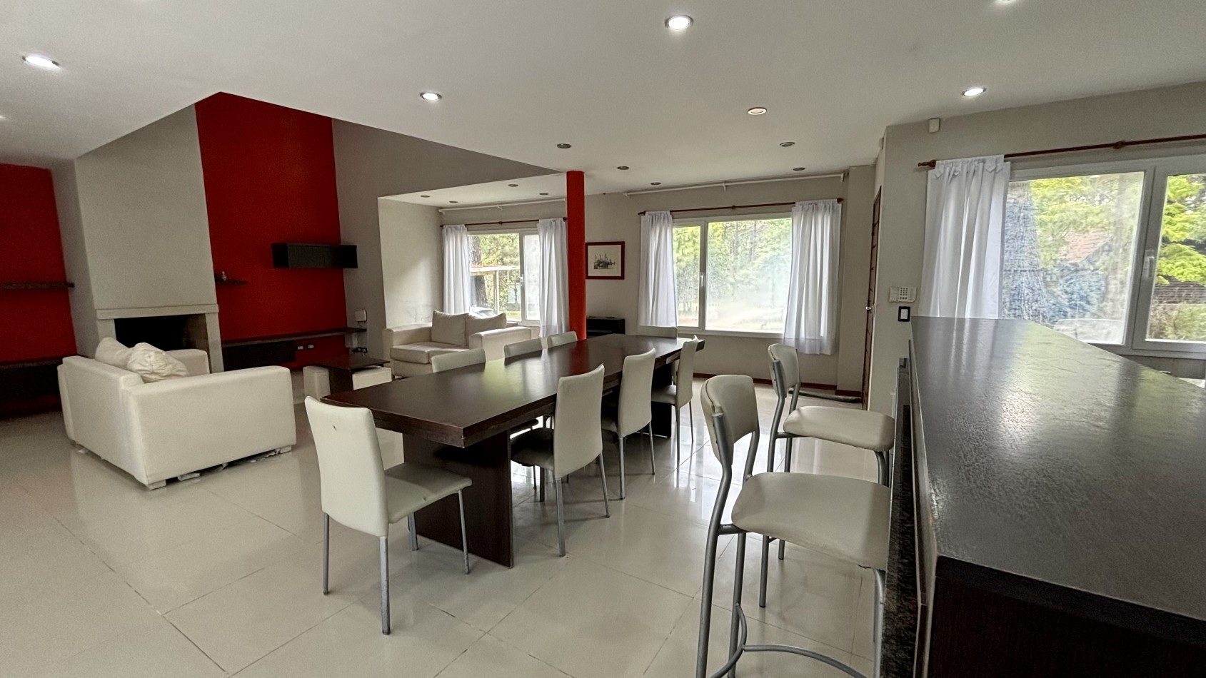 REAL OPORTUNIDAD - CASA EN CARILO - 4 AMBIENTES - EN VENTA 