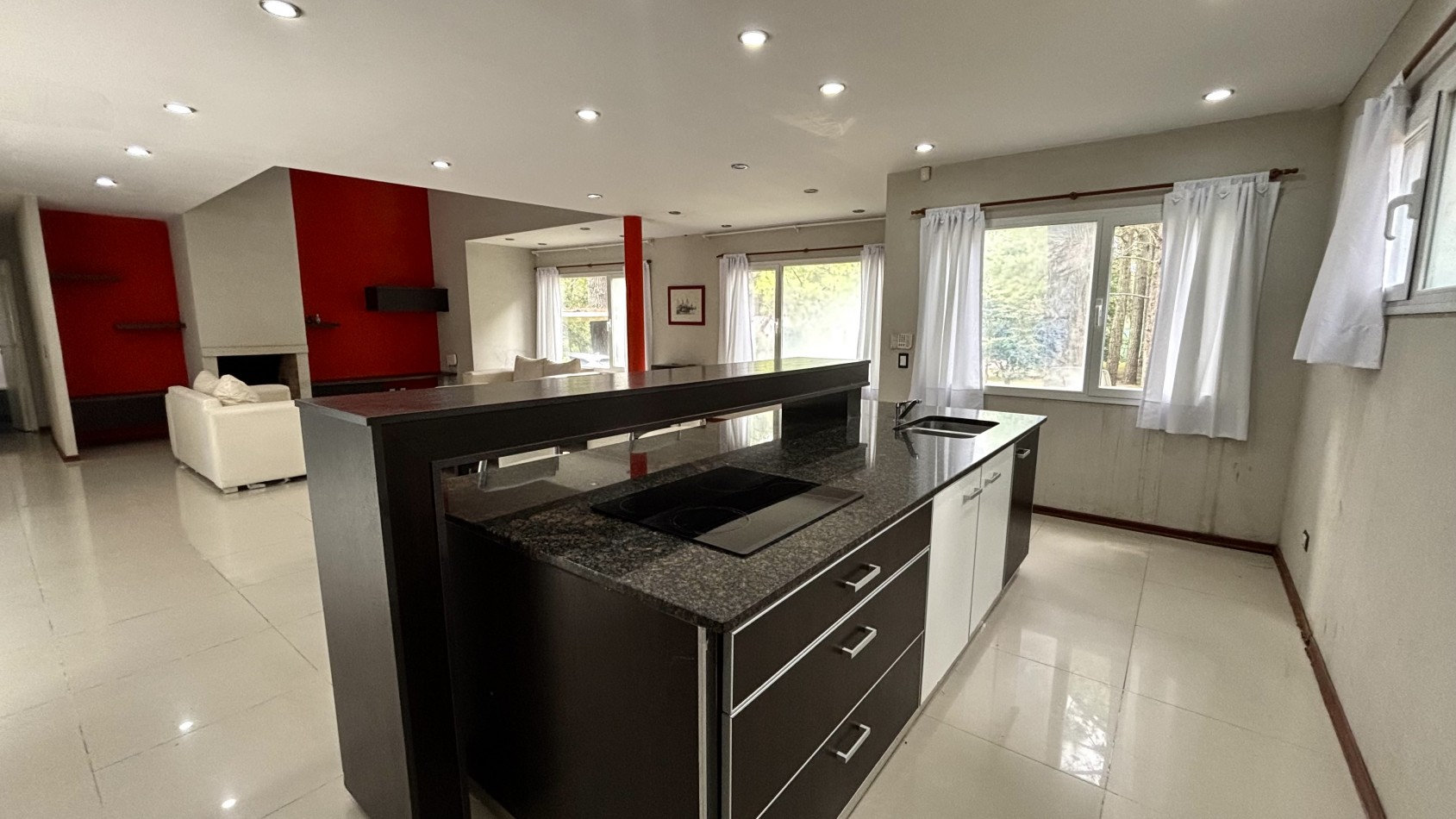 REAL OPORTUNIDAD - CASA EN CARILO - 4 AMBIENTES - EN VENTA 