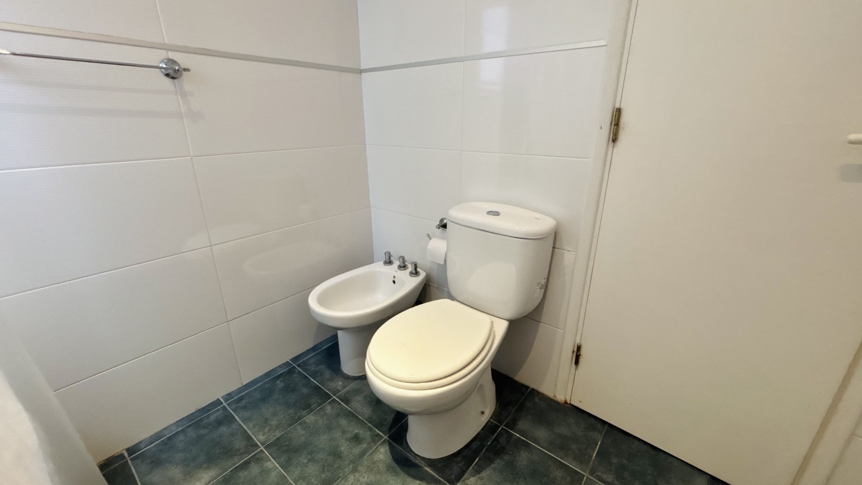 REAL OPORTUNIDAD - CASA EN CARILO - 4 AMBIENTES - EN VENTA 