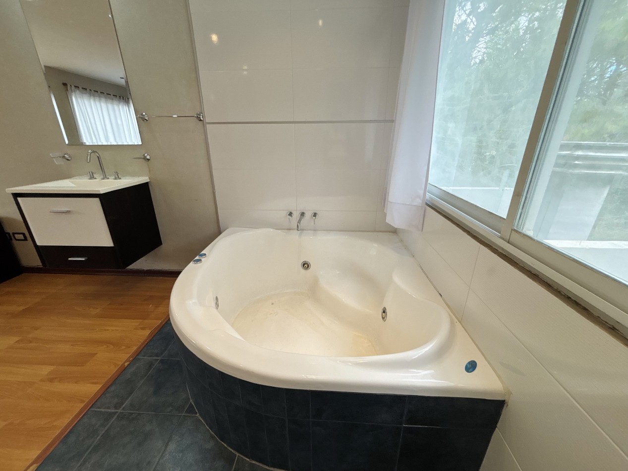 REAL OPORTUNIDAD - CASA EN CARILO - 4 AMBIENTES - EN VENTA 