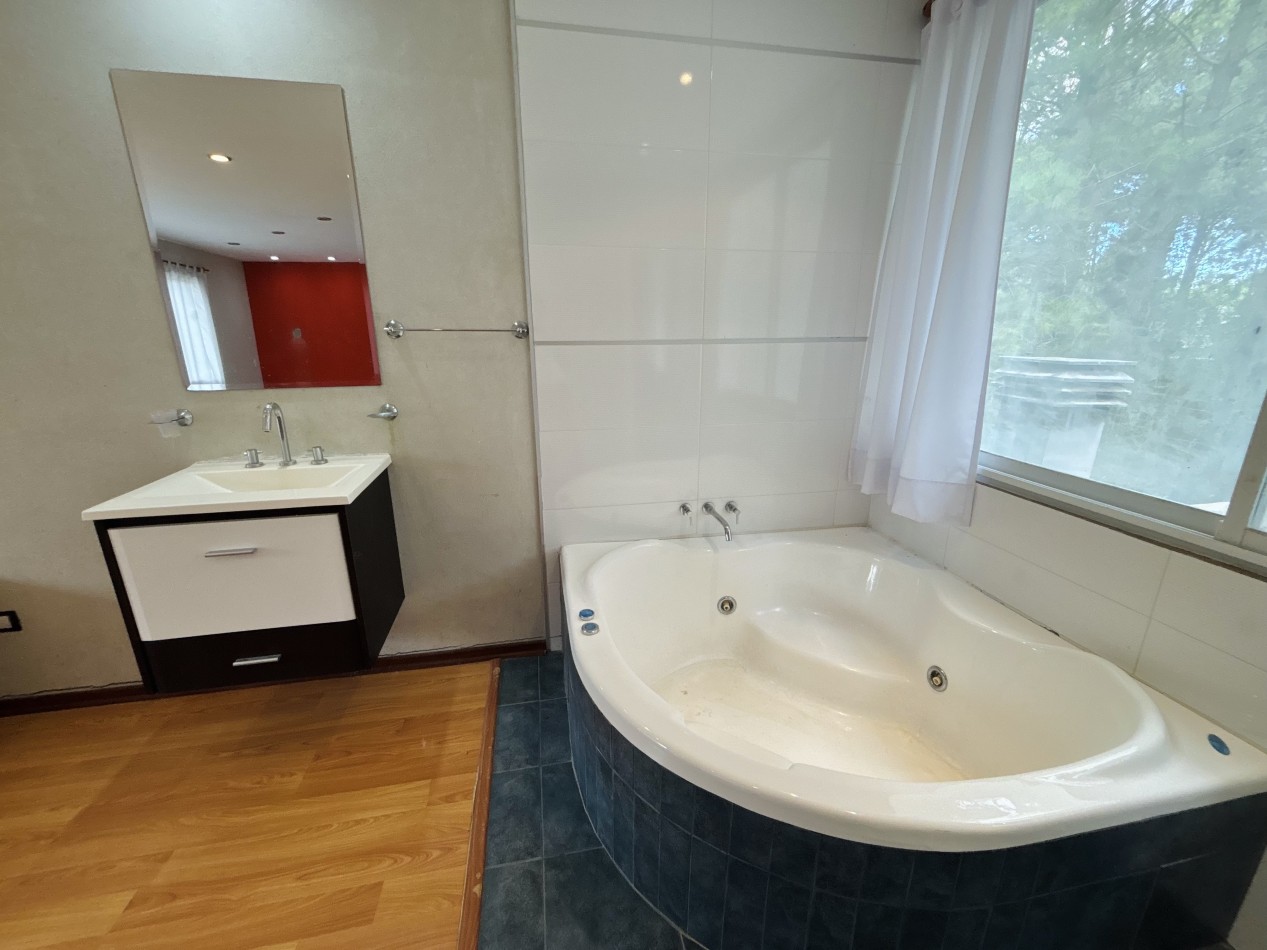 REAL OPORTUNIDAD - CASA EN CARILO - 4 AMBIENTES - EN VENTA 