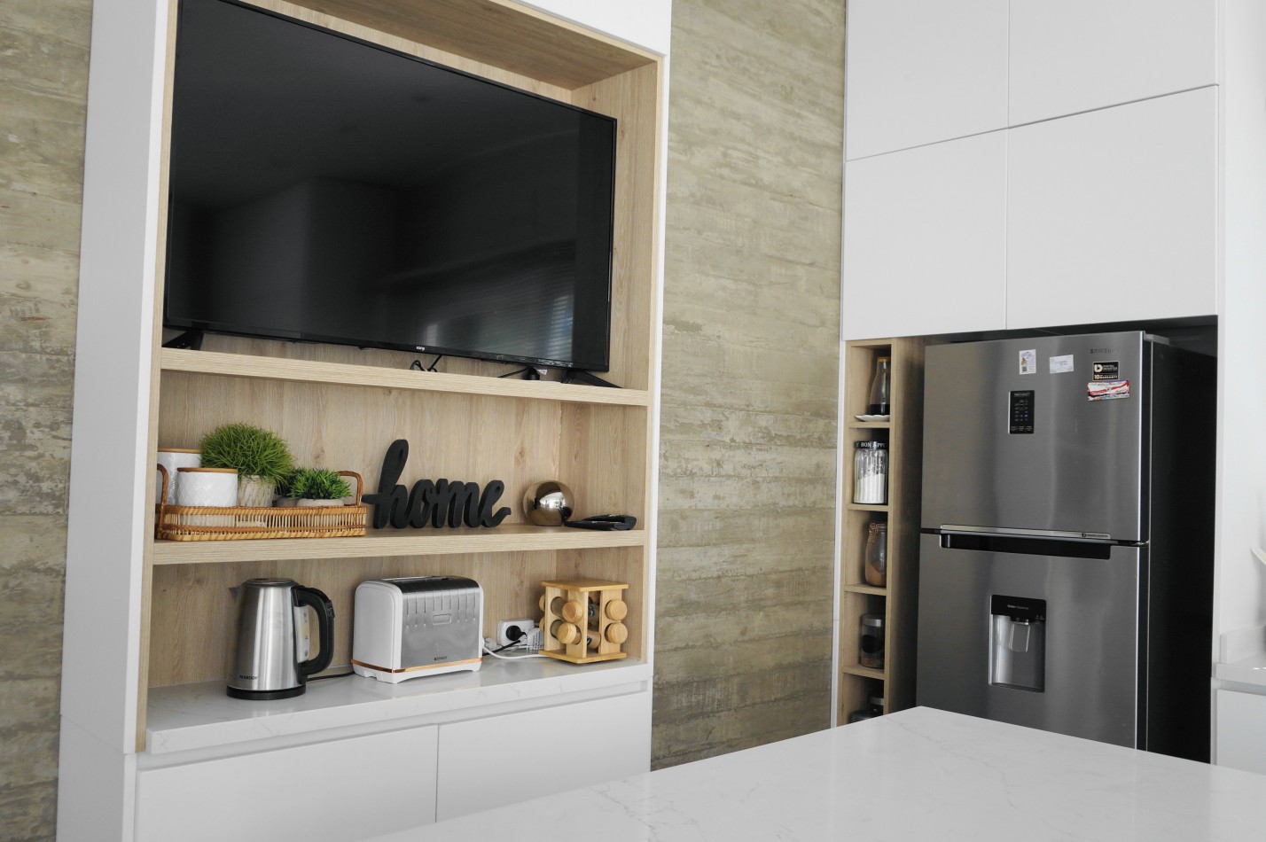 CASA CON PILETA Y JARDIN - BARRIO ALAMOS - EN VENTA 