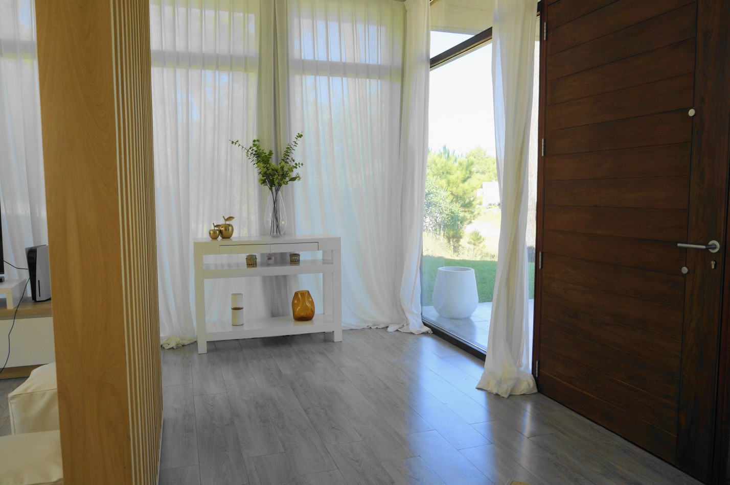 CASA CON PILETA Y JARDIN - BARRIO ALAMOS - EN VENTA 