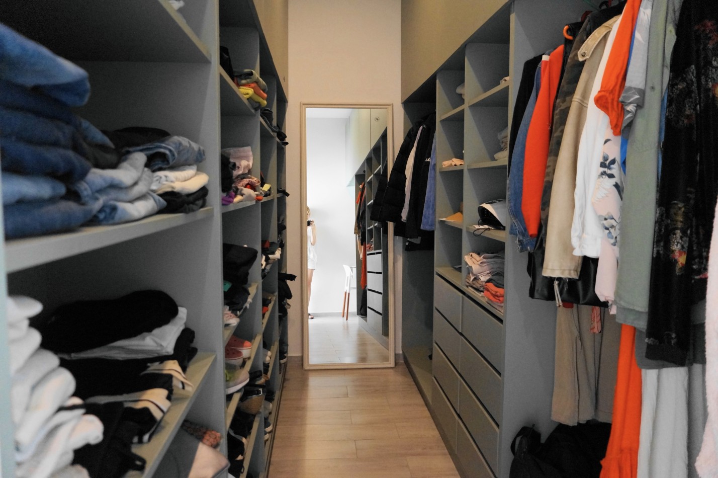 CASA CON PILETA Y JARDIN - BARRIO ALAMOS - EN VENTA 