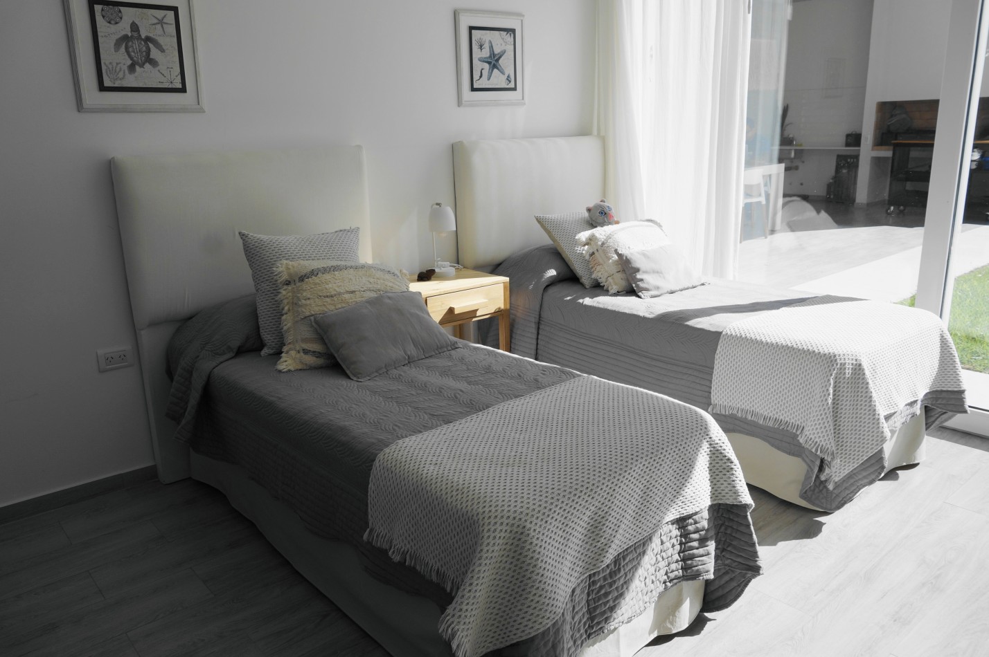 CASA CON PILETA Y JARDIN - BARRIO ALAMOS - EN VENTA 