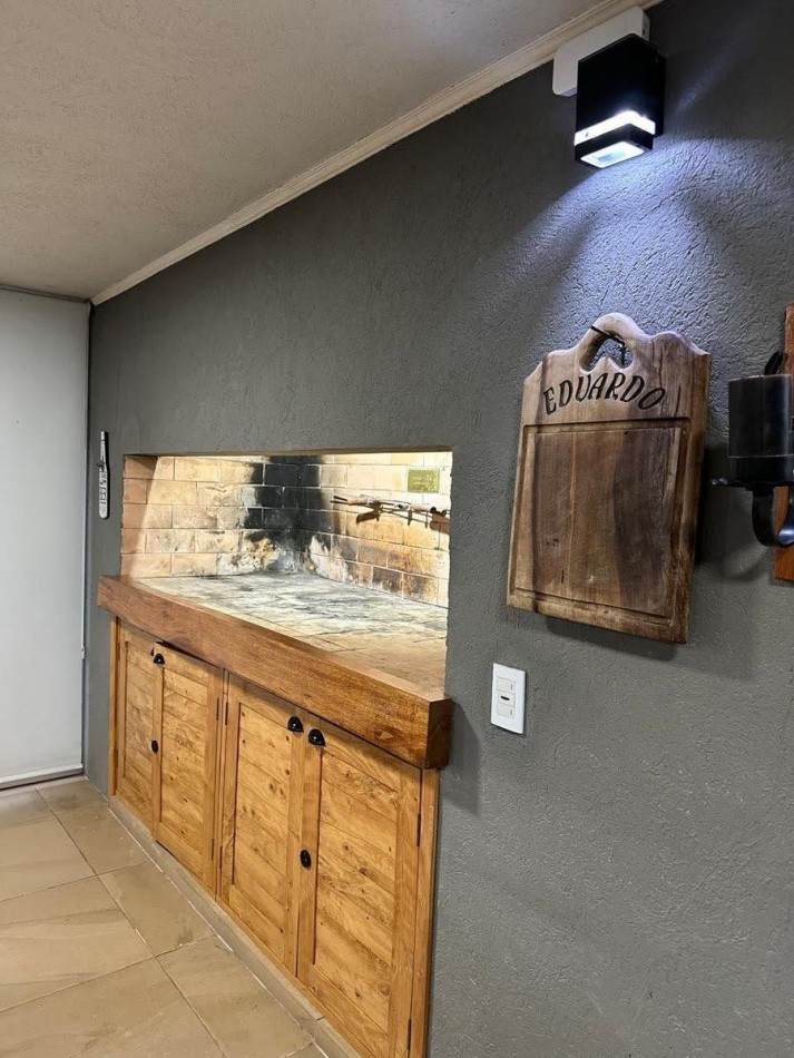 CASA EN COSTA ESMERALDA - 4 AMBIENTES - EN VENTA 