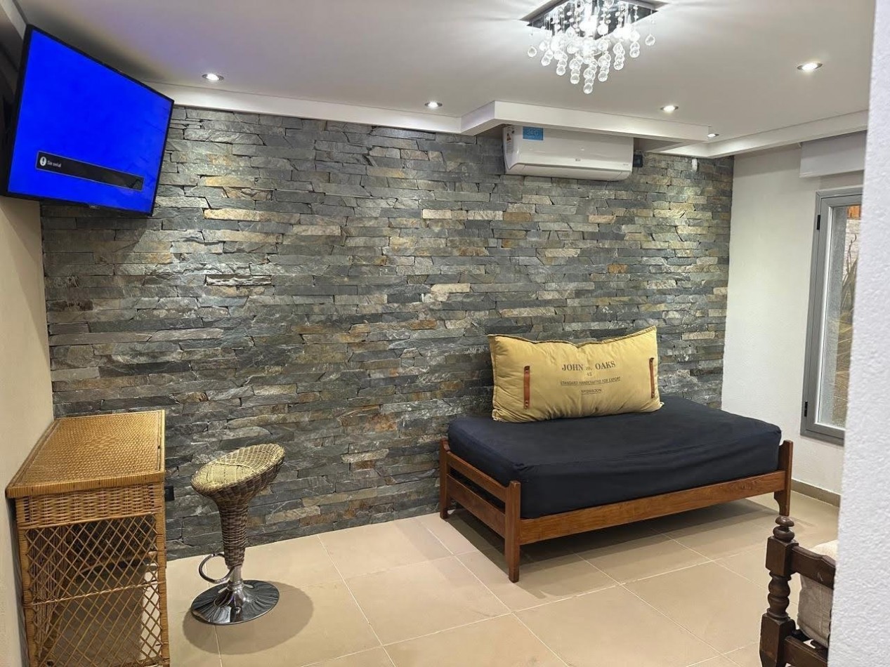 CASA EN COSTA ESMERALDA - 4 AMBIENTES - EN VENTA 