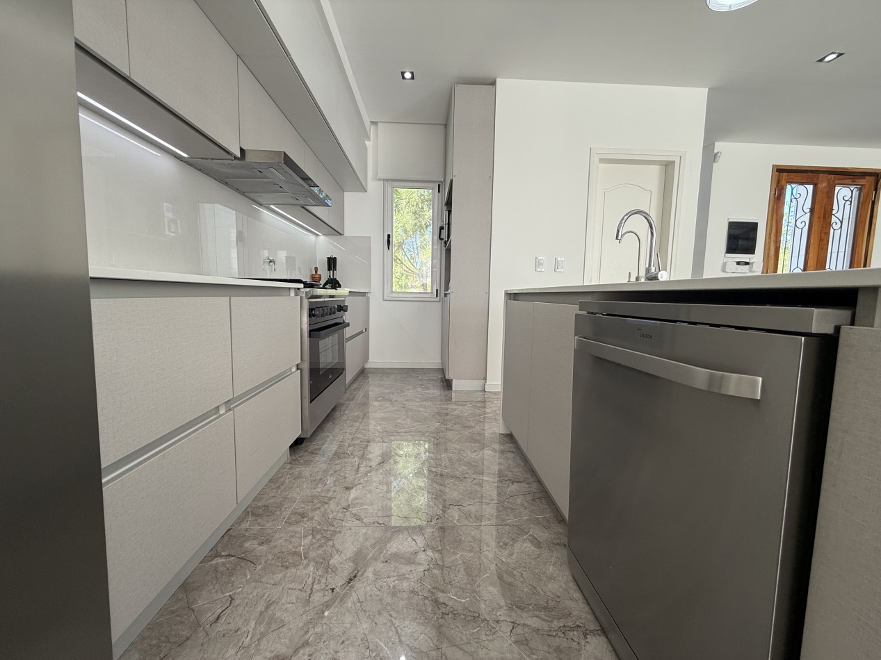 CASA 5 AMBIENTES - NORTHBEACH - EN VENTA 