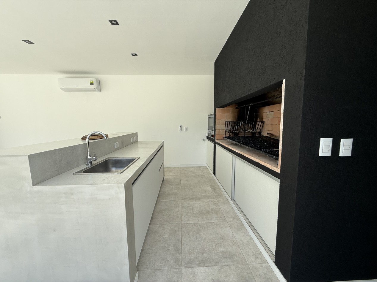 CASA 5 AMBIENTES - NORTHBEACH - EN VENTA 