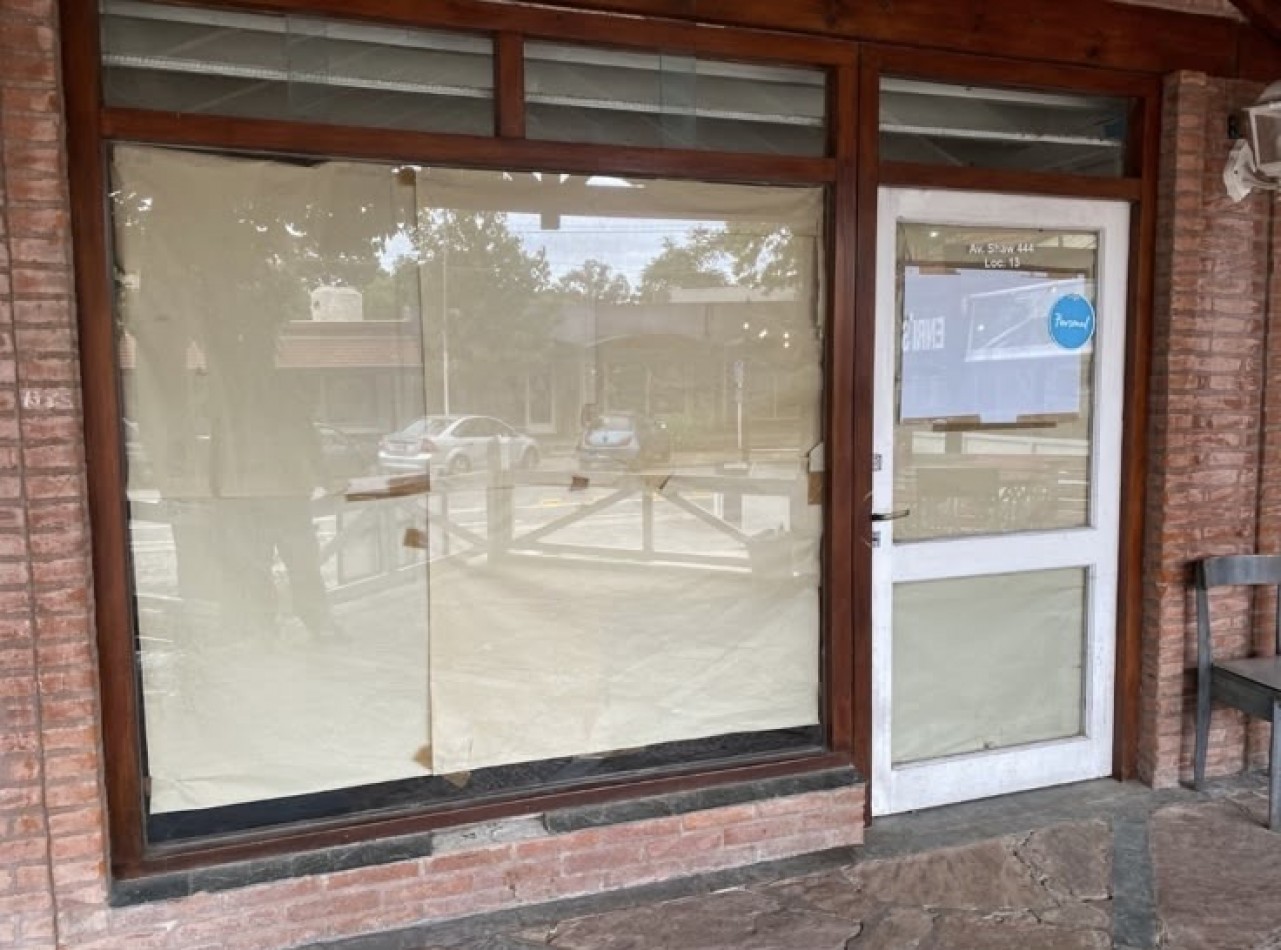 LOCAL COMERCIAL  - AV SHAW - EN VENTA 