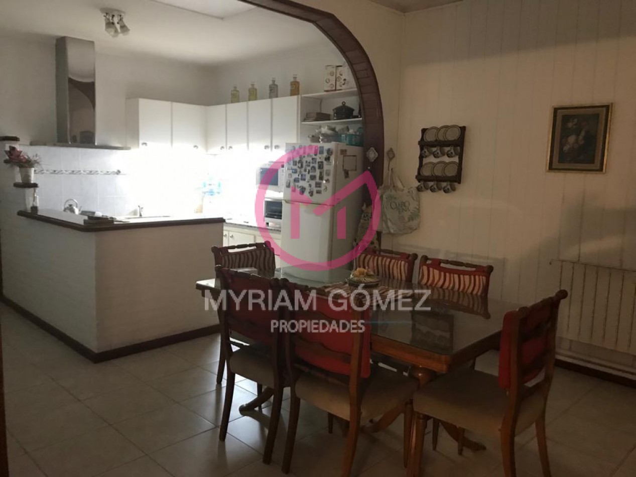 Casa en venta con local independiente - Orense