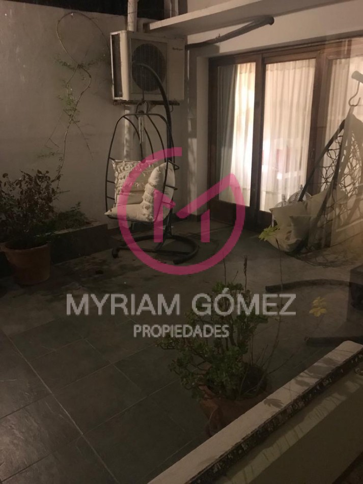 Casa en venta con local independiente - Orense