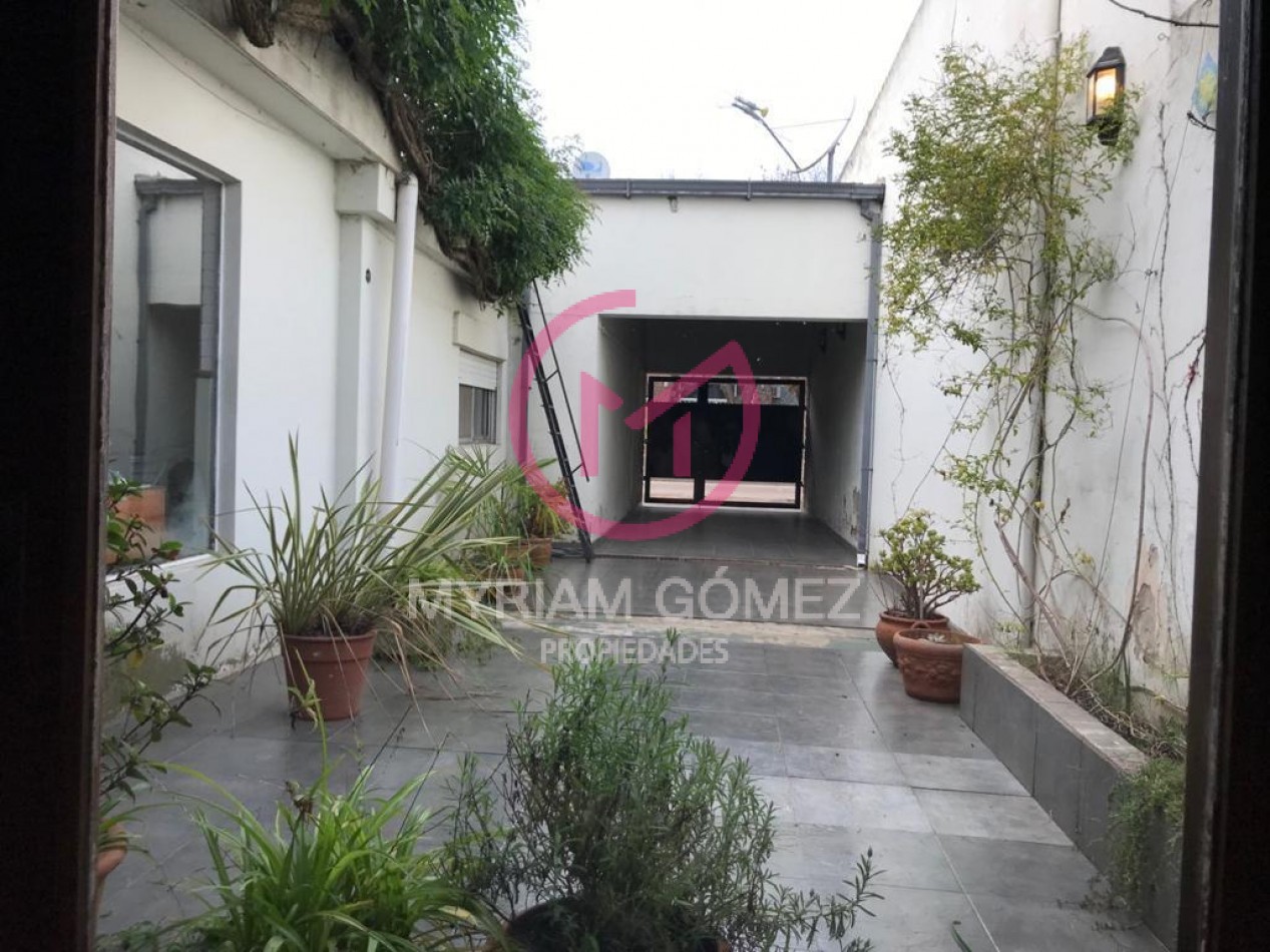 Casa en venta con local independiente - Orense