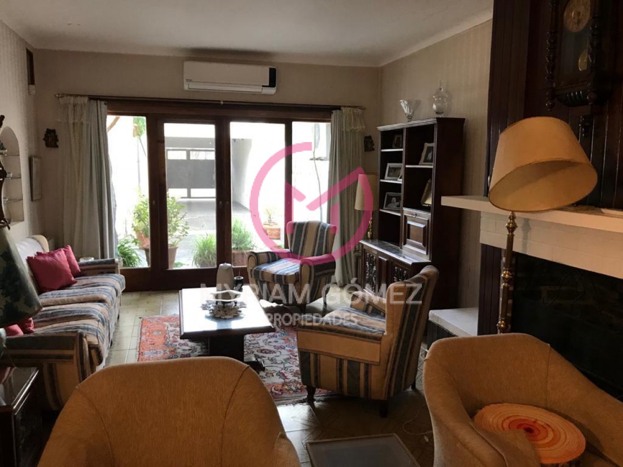 Casa en venta con local independiente - Orense