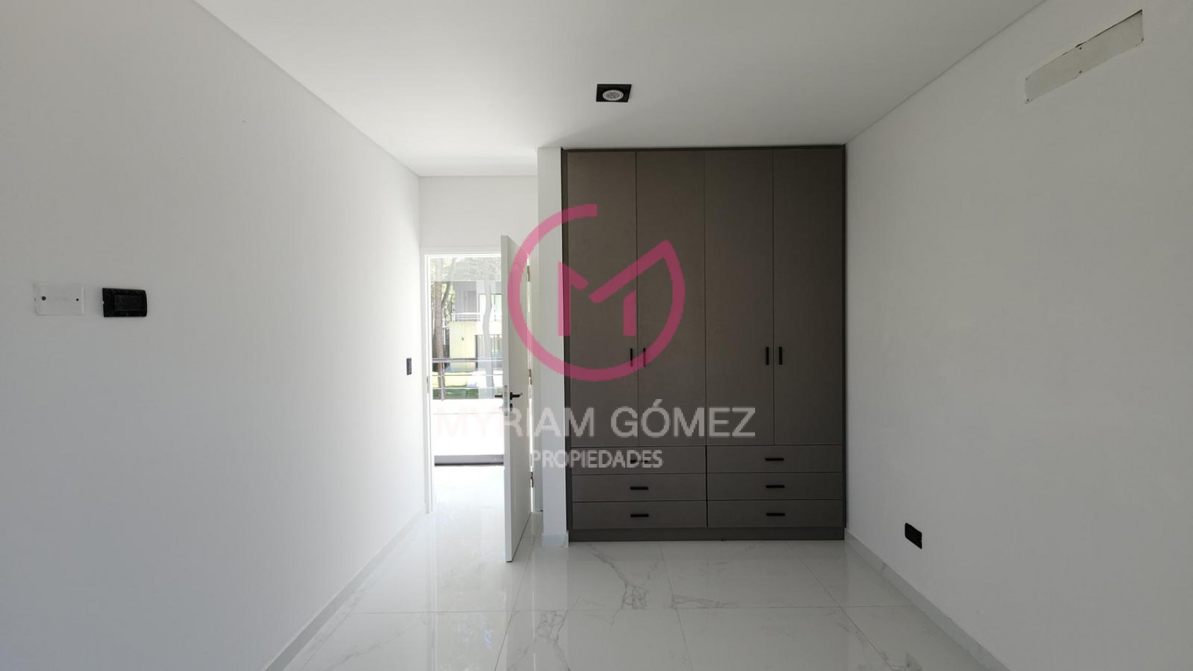 Casa a Estrenar en Venta en Pinamar Norte