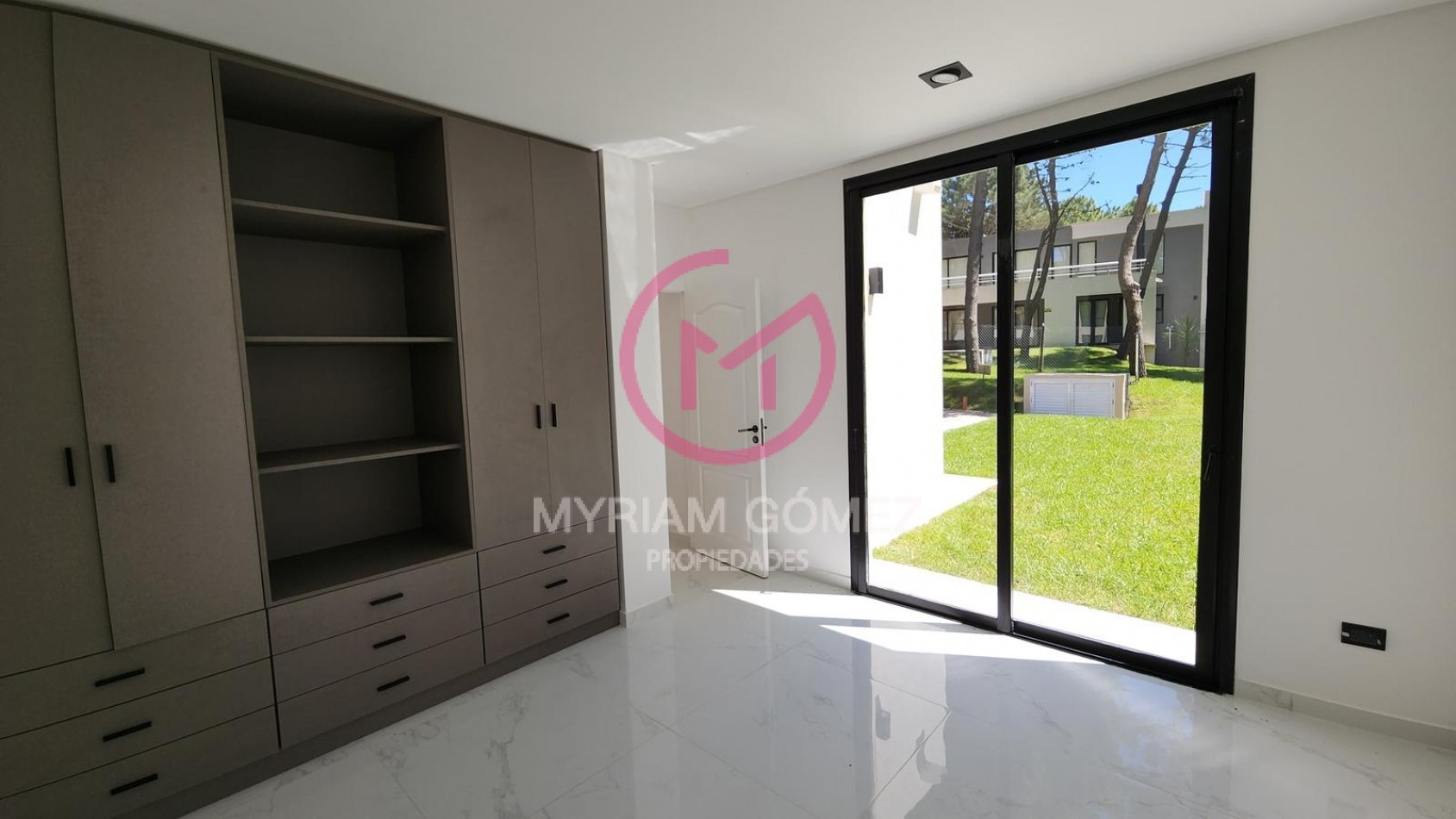 Casa a Estrenar en Venta en Pinamar Norte