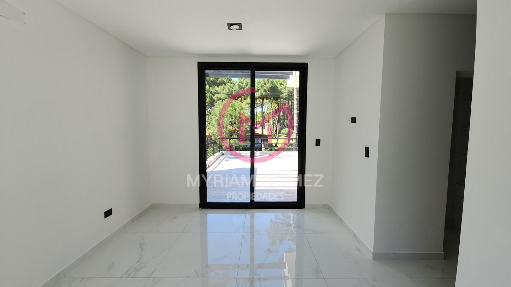 Casa a Estrenar en Venta en Pinamar Norte