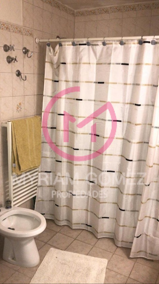 Casa en venta con local independiente - Orense