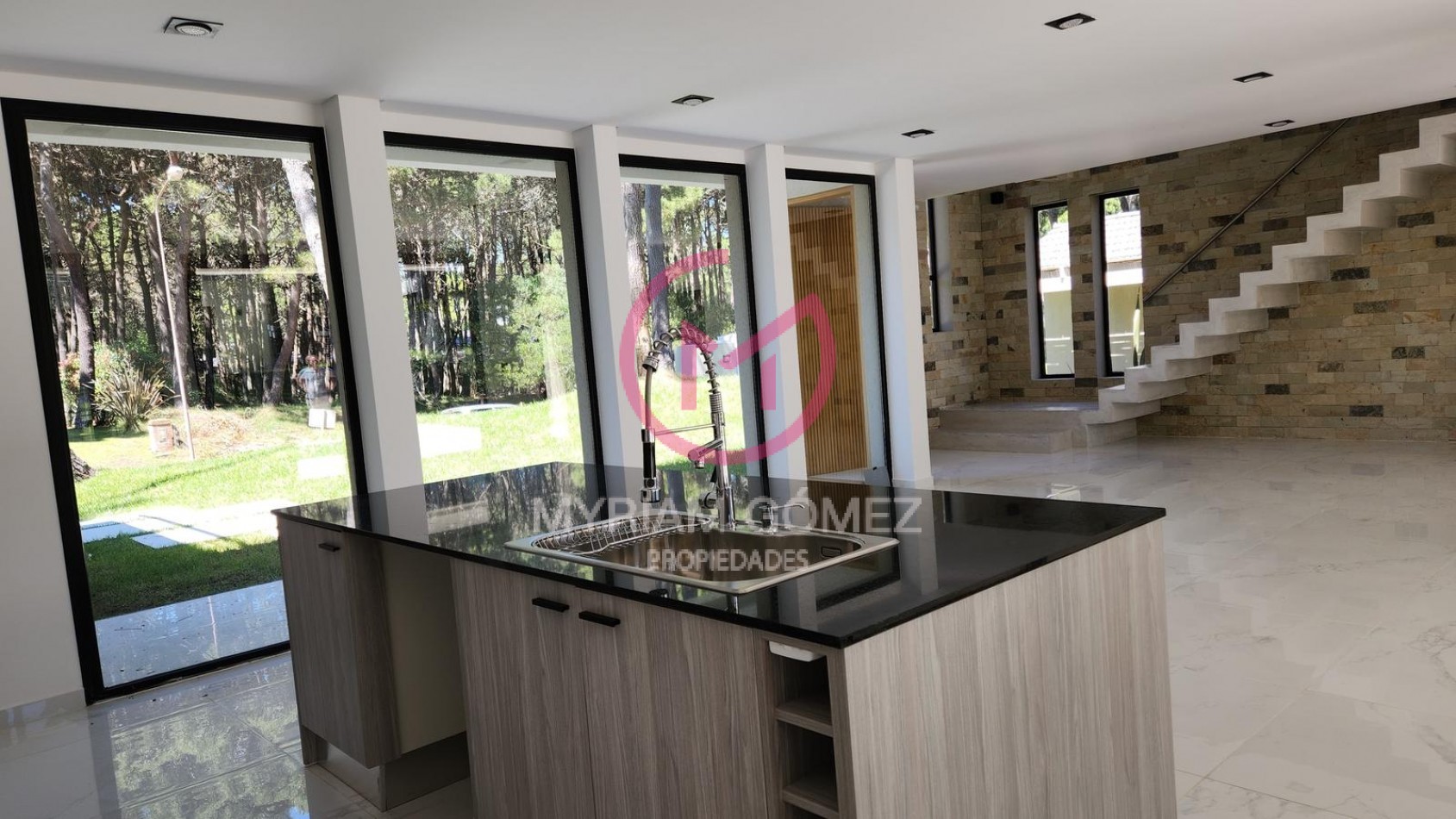 Casa a Estrenar en Venta en Pinamar Norte