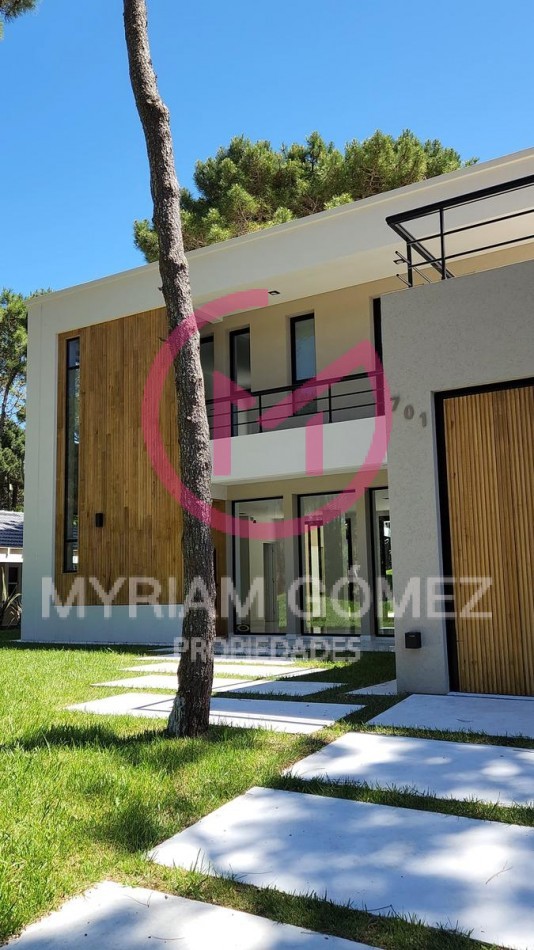 Casa a Estrenar en Venta en Pinamar Norte