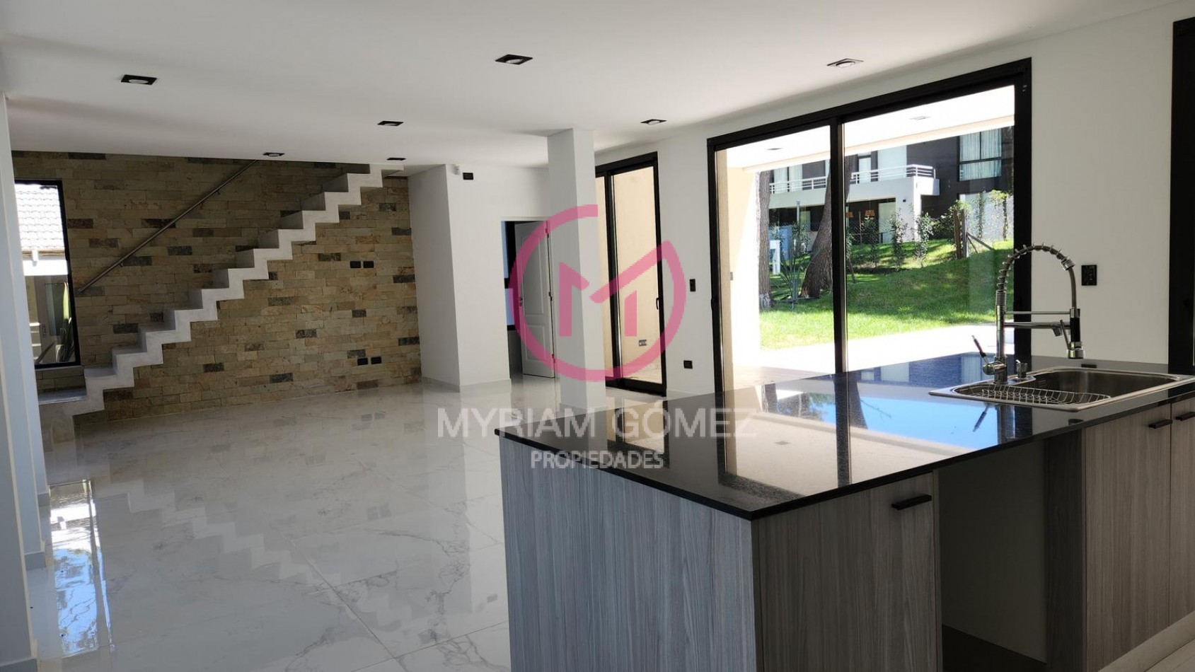 Casa a Estrenar en Venta en Pinamar Norte