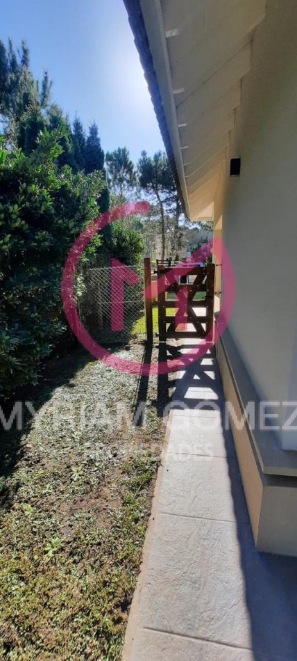 Casa a estrenar en Barrio Alamos II