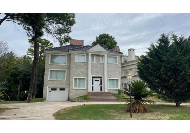 CASA EN VENTA - PINAMAR NORTE - A METROS DEL INGRESO A LA FRONTERA