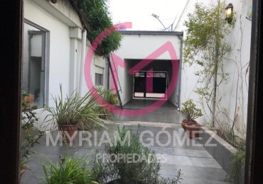 Casa en venta con local independiente  - Orense