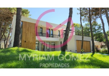 Casa a Estrenar en Venta en Pinamar Norte